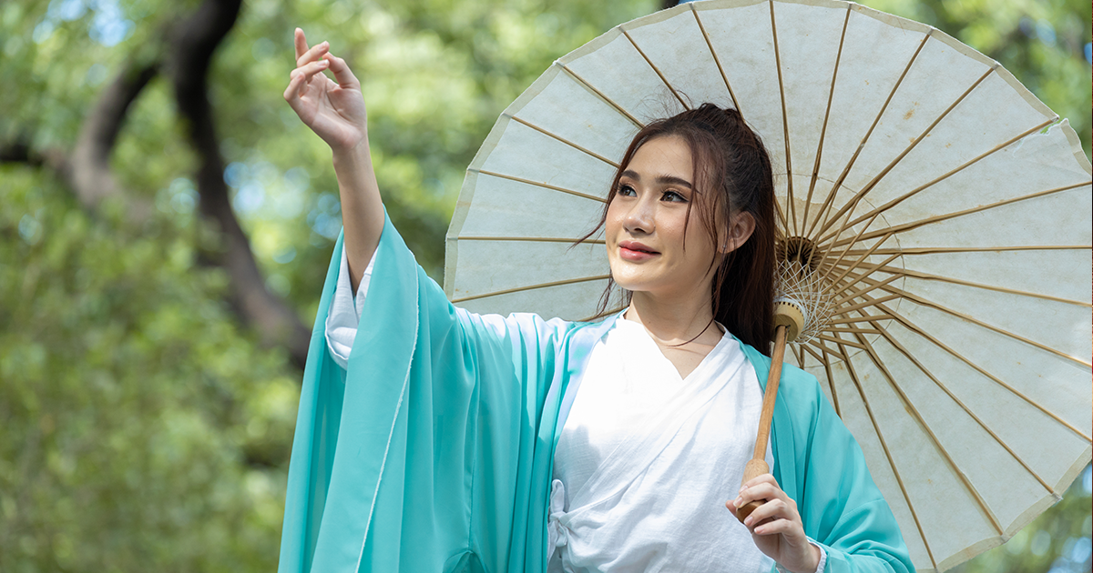 Eight Pieces of Brocade (Ba Duan Jin): Beginner Qigong Guide + 8 Movements